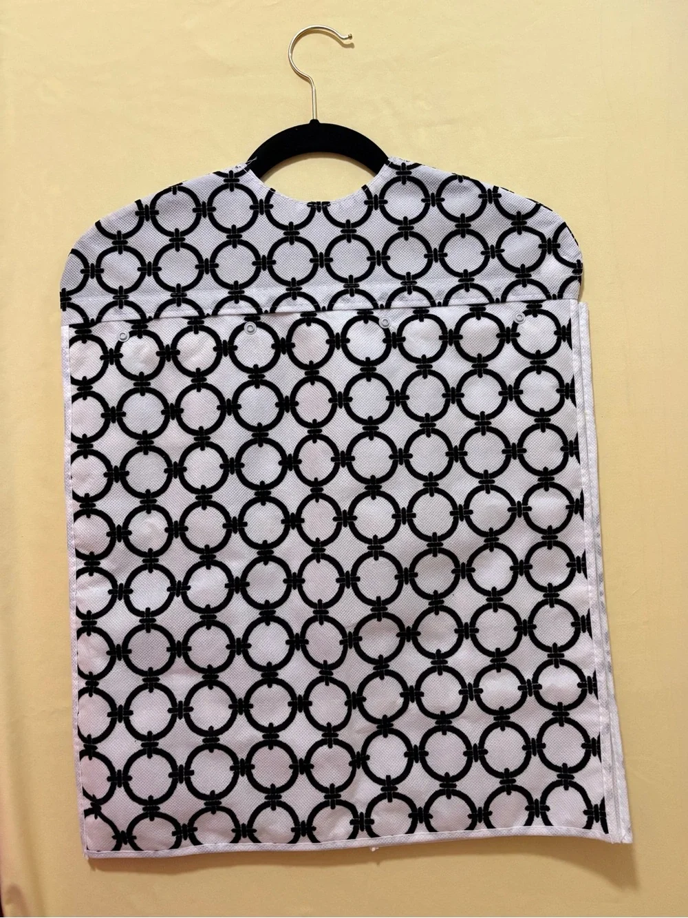 Joy Mangano Huggable Hangers 30 Pocket Hanging Closet & Travel Organizer B&W